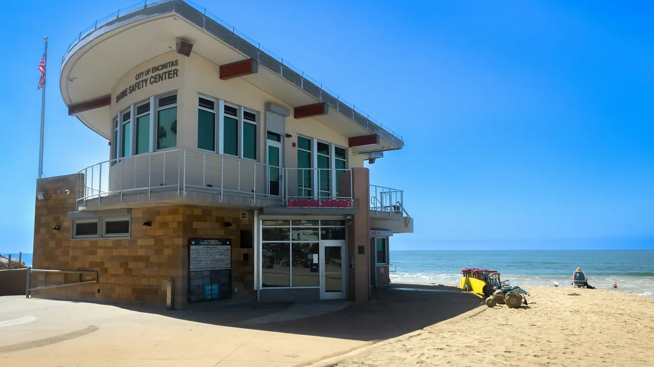 Moonlight State Beach lifeguard tower, Encinitas